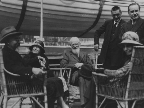 Charlotte_and_George_Bernard_Shaw,_Beatrice_and_Sidney_Webb,_1932